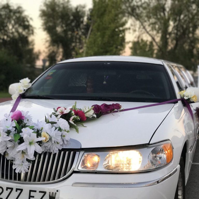 El alquiler de limusinas para bodas en Madrid hará tu entrada espectacular. Limusinas de lujo para un día tan especial