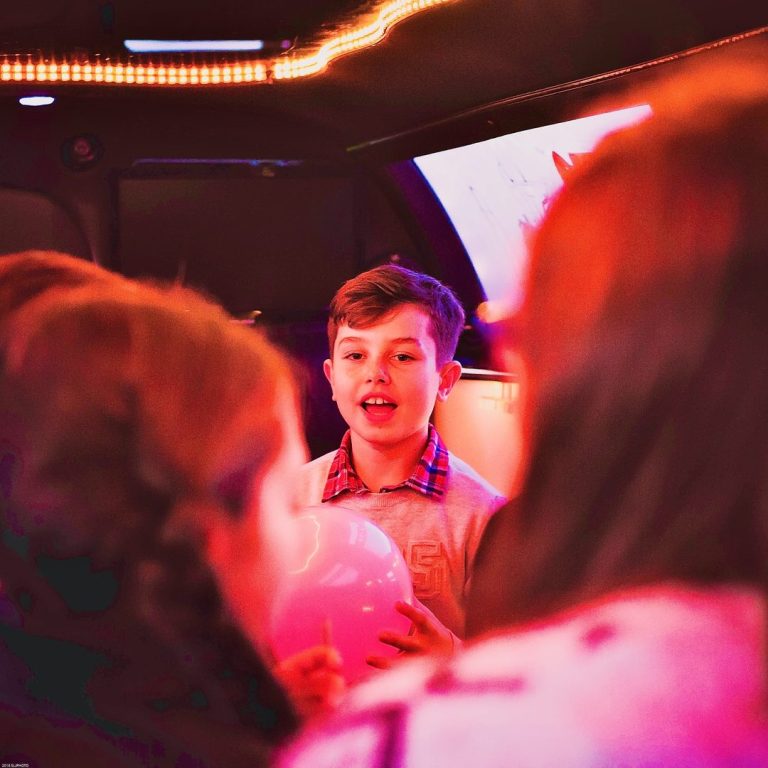 Alquila una limusina para cumpleaños infantiles en Madrid. La mejor forma de sorprender a los más pequeños